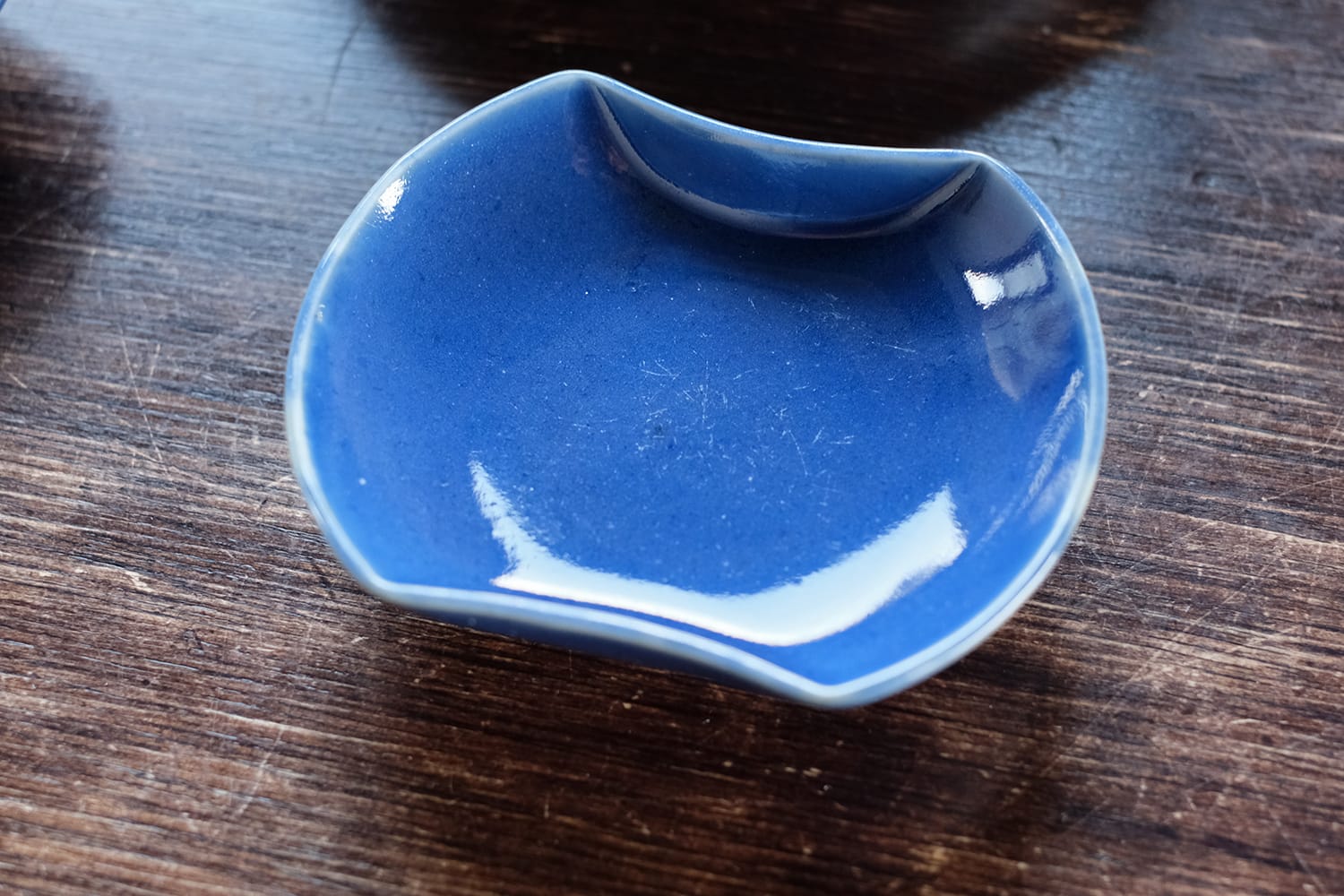 古伊万里の瑠璃釉の分銅型の豆皿（小皿）