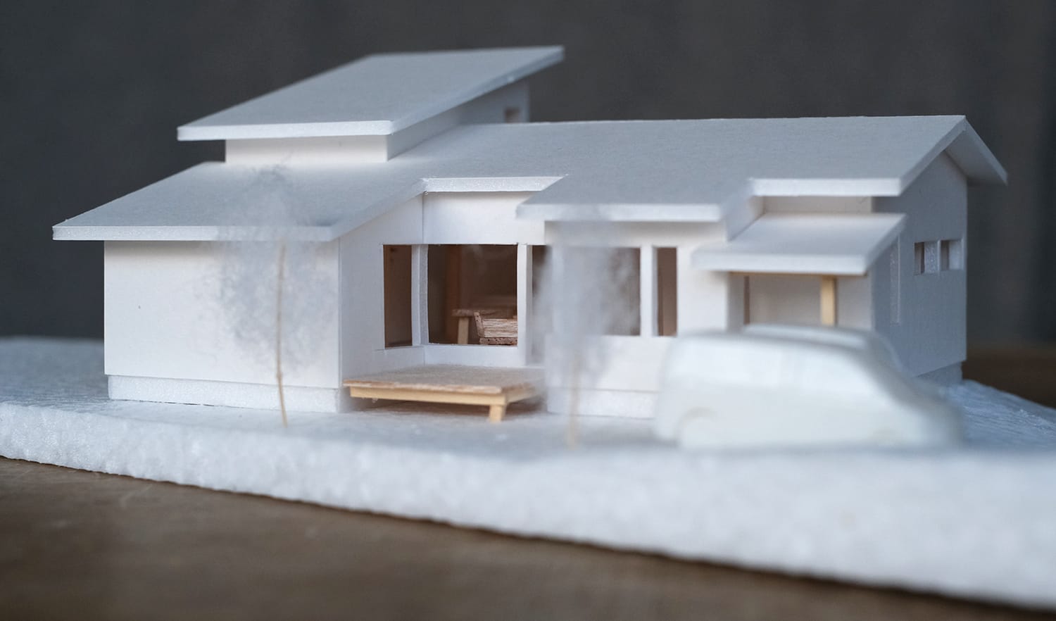 平屋の住宅模型の素材はスチレンボードと発泡スチロールと木材