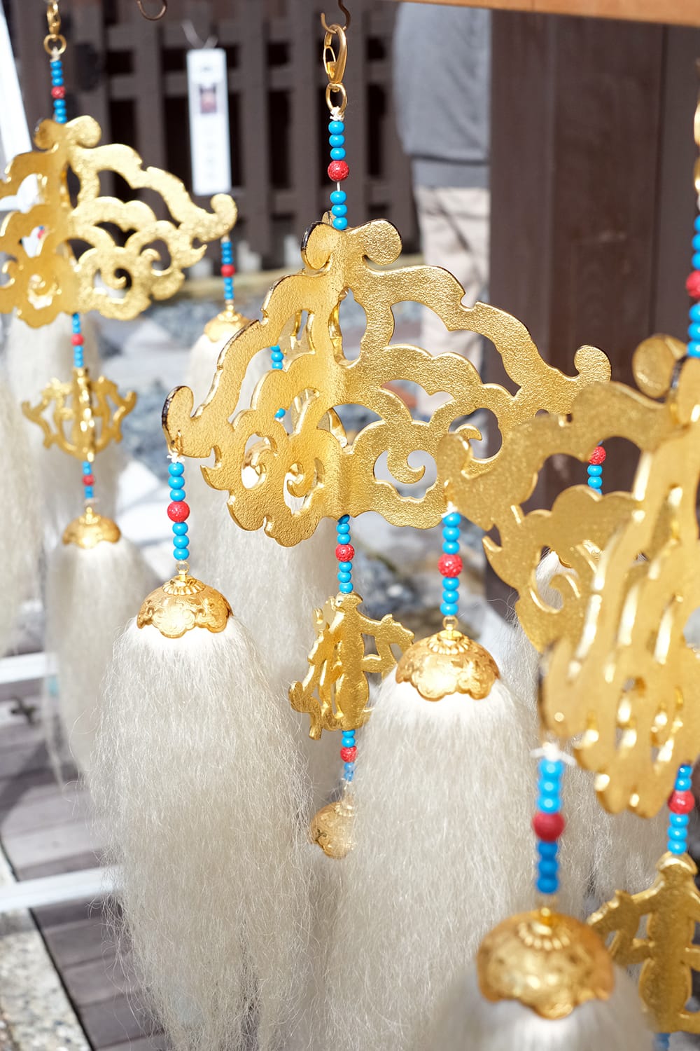 高山祭の屋台 行神台の瓔珞に白い毛房