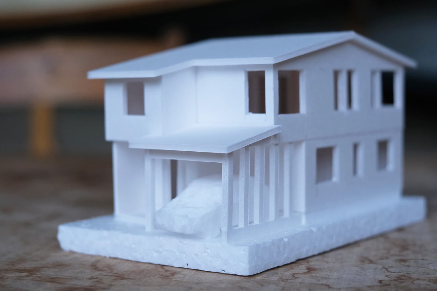 縮尺1/100スチレンボードの住宅模型を敷地角から見る