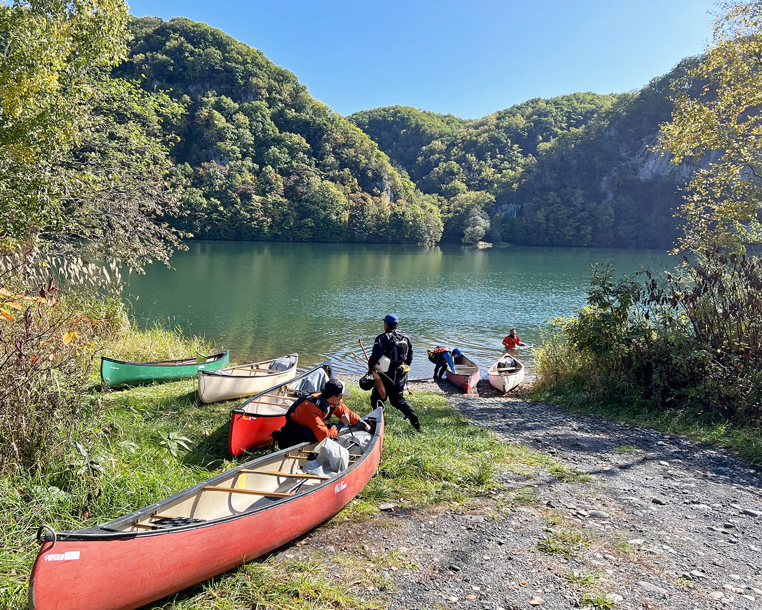 十勝の屈足湖で北海道アウトドアガイドのカヌーガイド実技試験