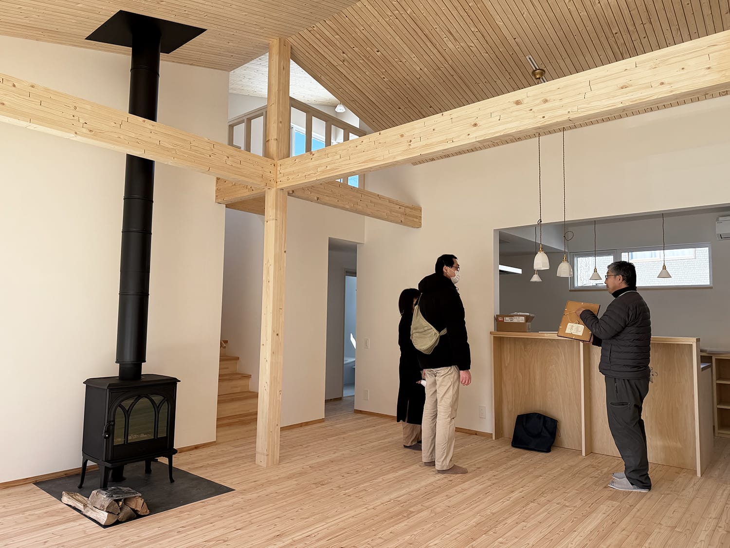 北海道トドマツとカラマツの家 薪ストーブのある家