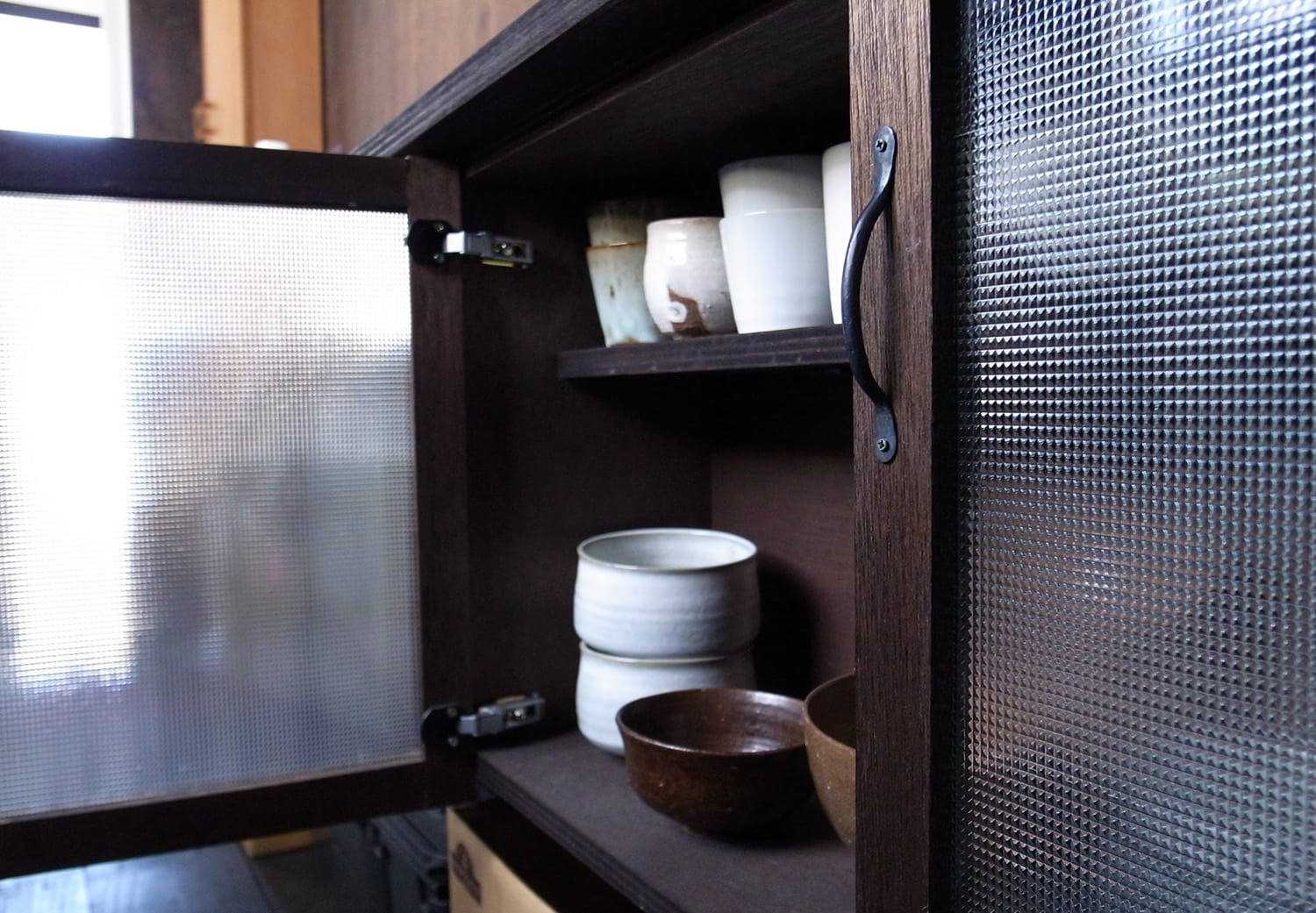 簡素な食器棚