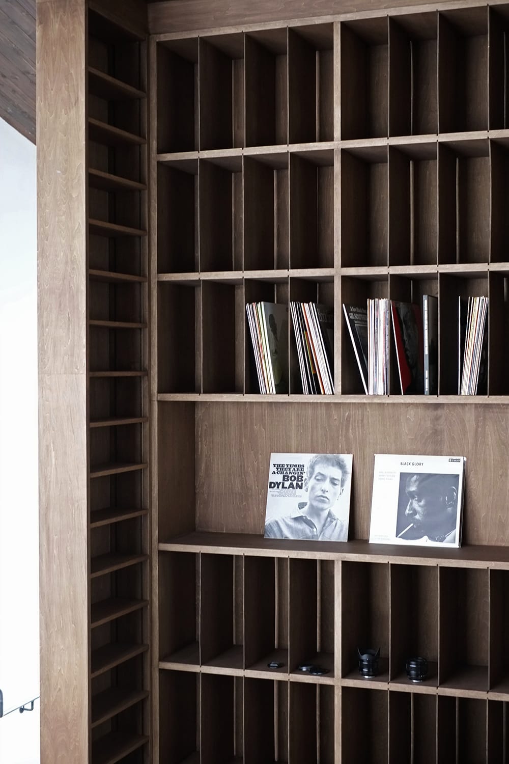 LP盤とCDの木製収納棚