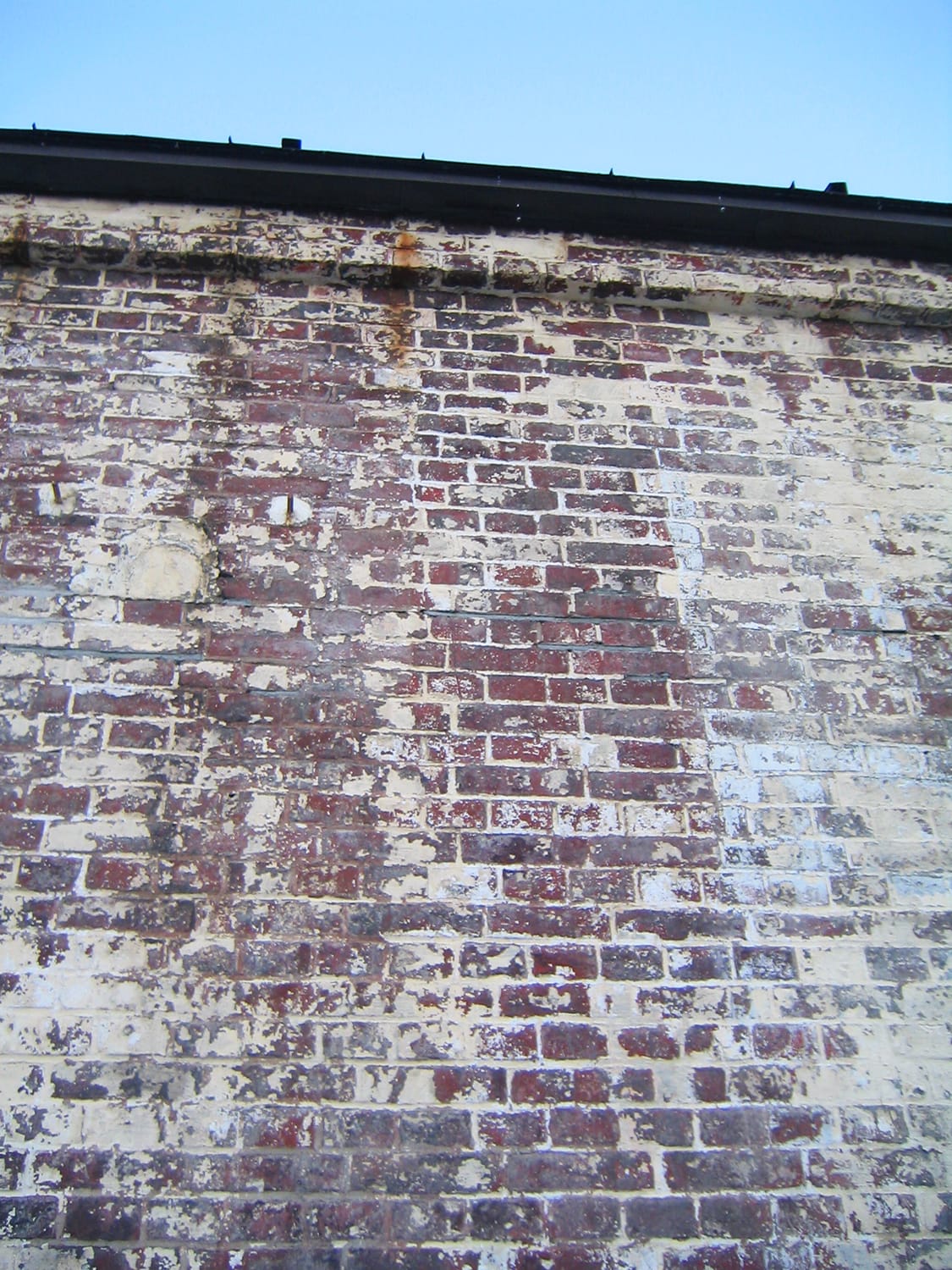 赤煉瓦積み壁を白く塗った倉庫2