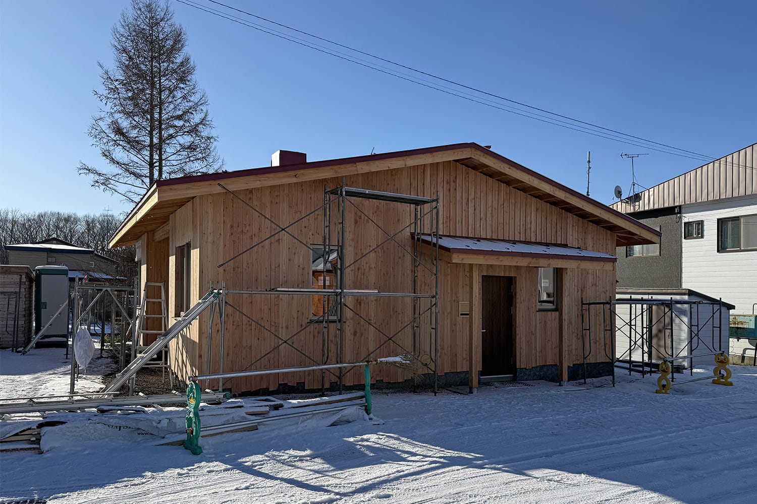 北海道産カラマツ板張りの外壁無塗装 平屋の家 平屋の住宅