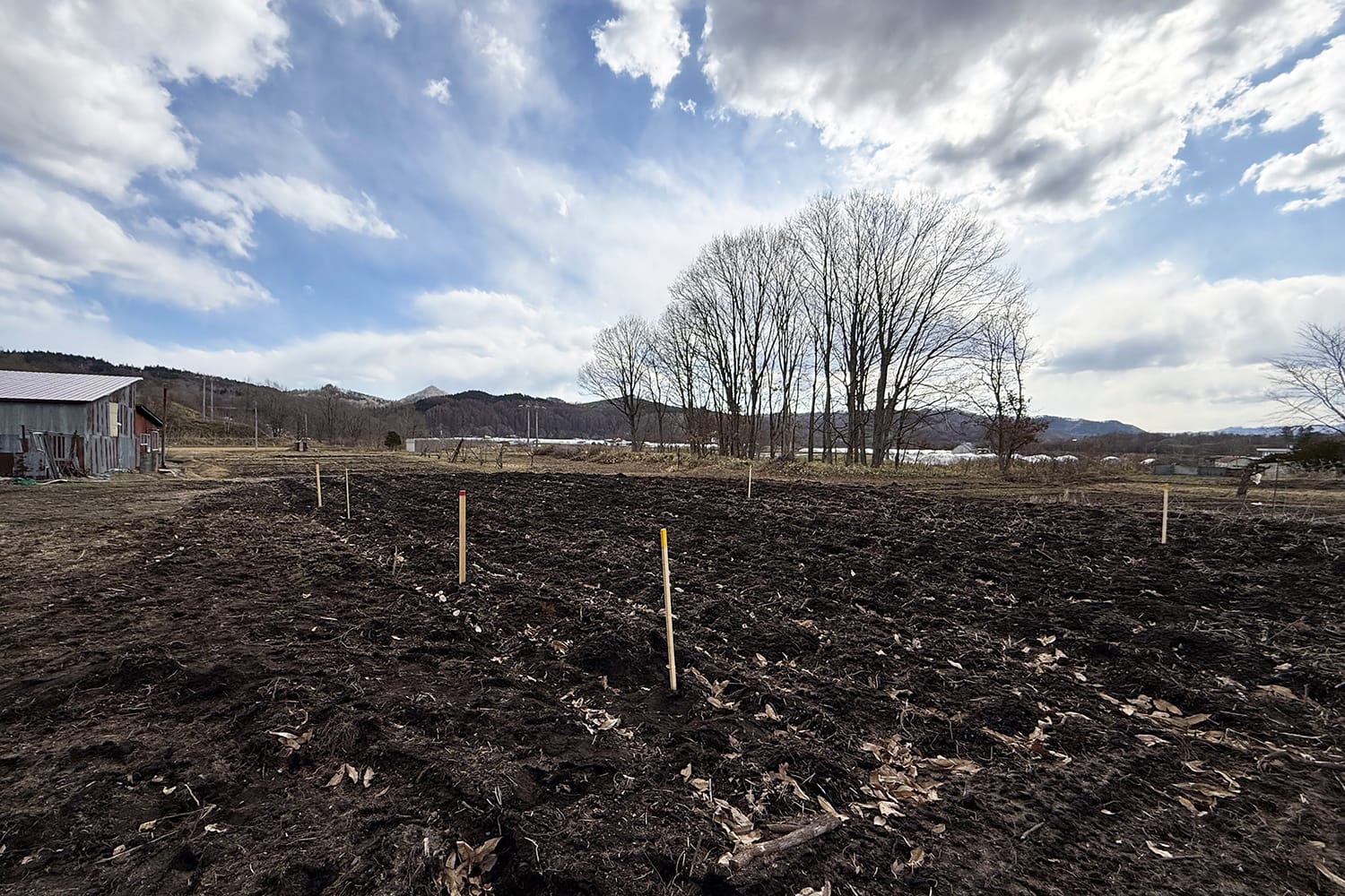 雄大過ぎる北海道日高の農家住宅の建設敷地