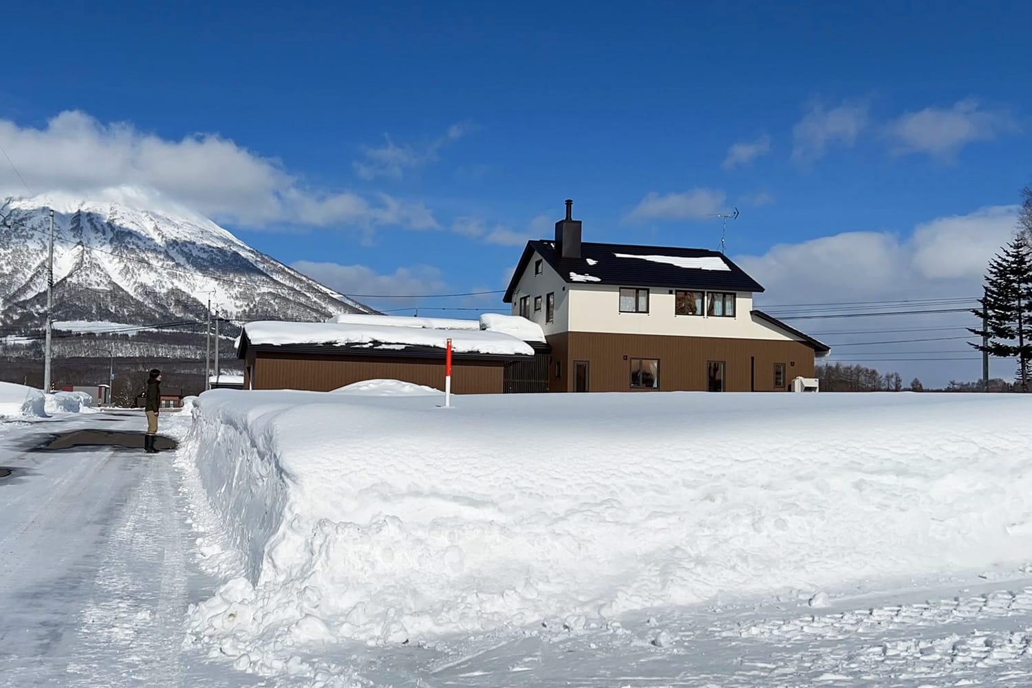 羊蹄山南麓の家の敷地積雪状況