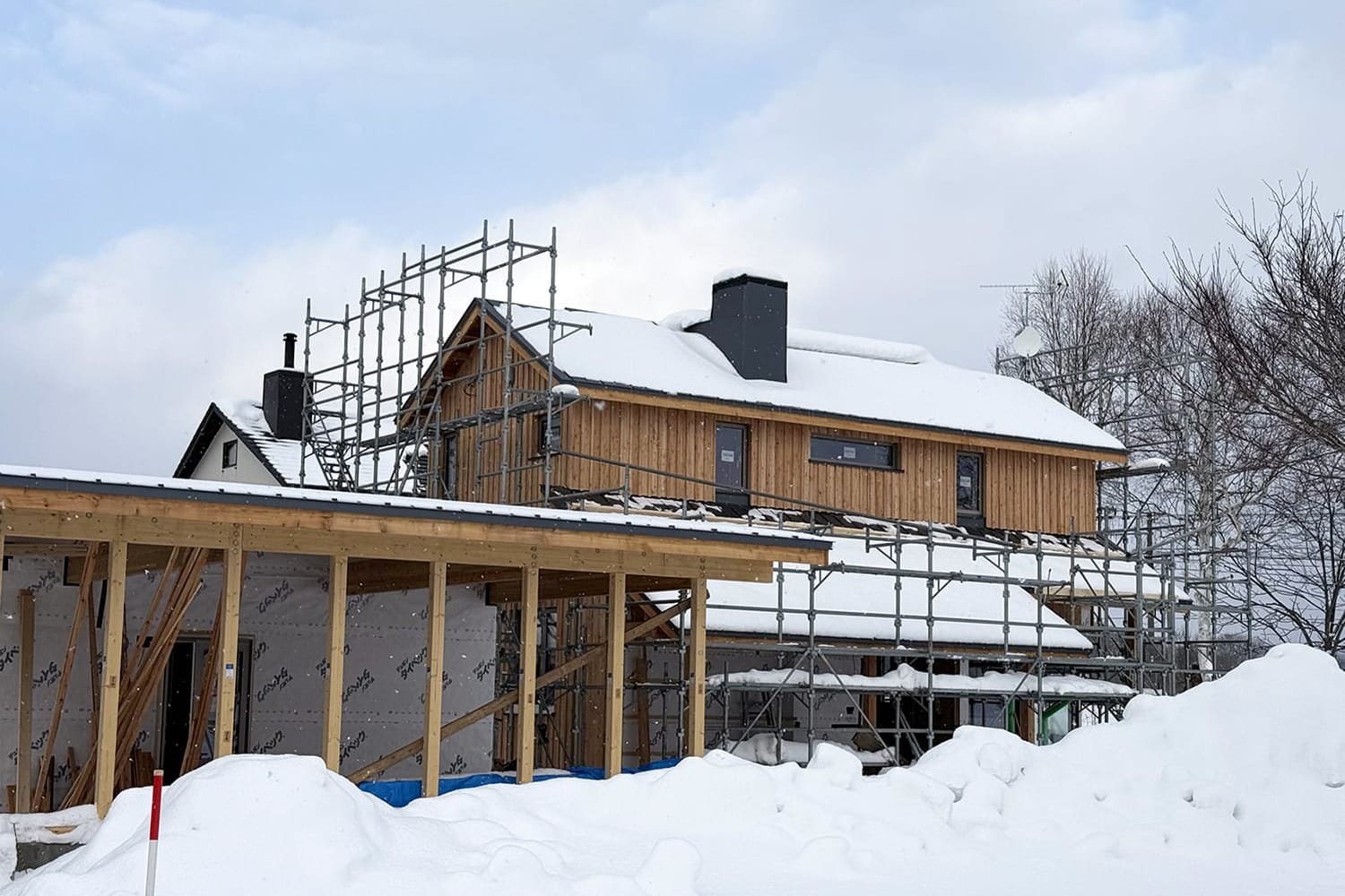 北海道産カラマツ無垢板大和張り無塗装の新築住宅 カラマツの家