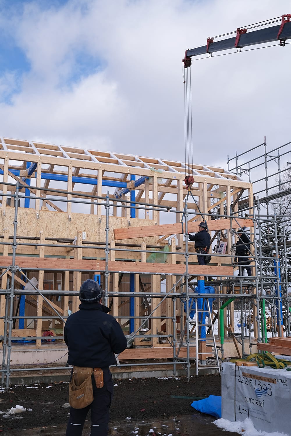 家族三人が大工の建設会社の建て方